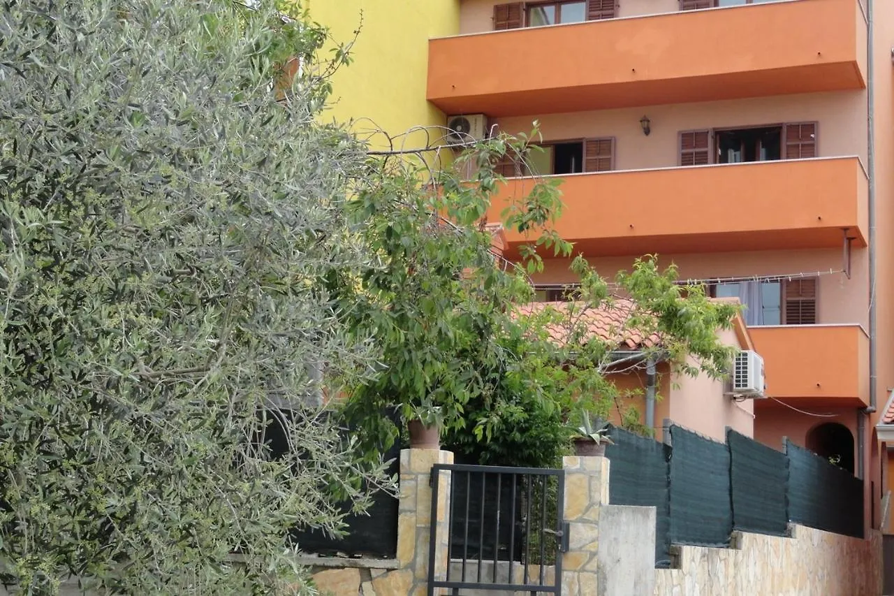 Apartments With A Parking Space Pula - 20673