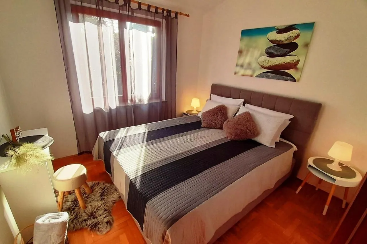 Apartments With A Parking Space Pula - 20673 Croatia