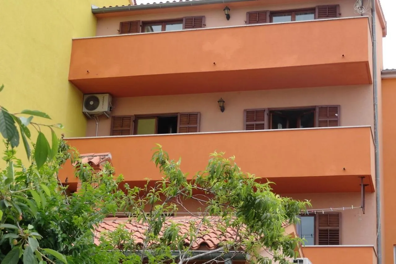 Apartments With A Parking Space Pula - 20673