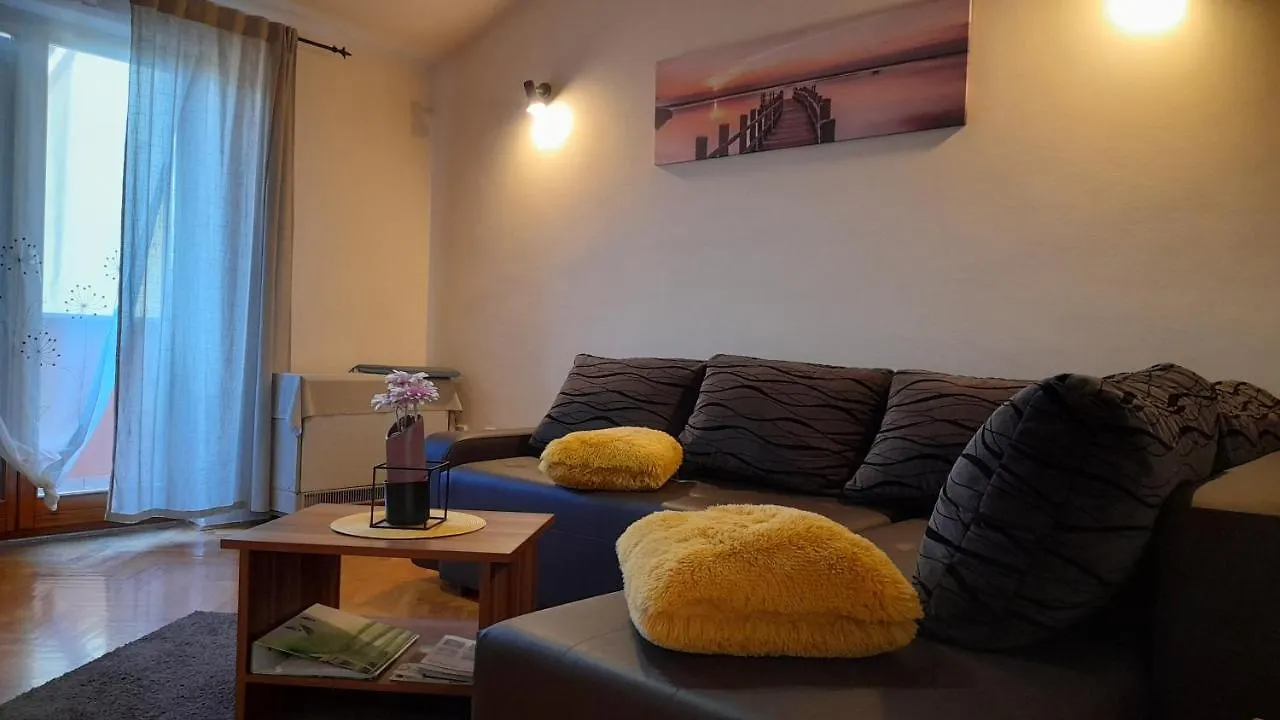 Apartments With A Parking Space Pula - 20673