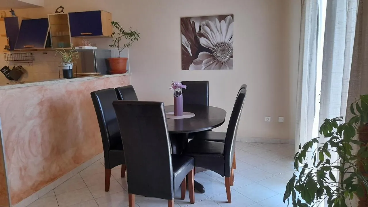 Apartments With A Parking Space Pula - 20673