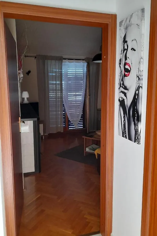 Apartments With A Parking Space Pula - 20673